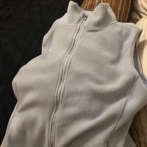 Old Navy women’s fleece vest